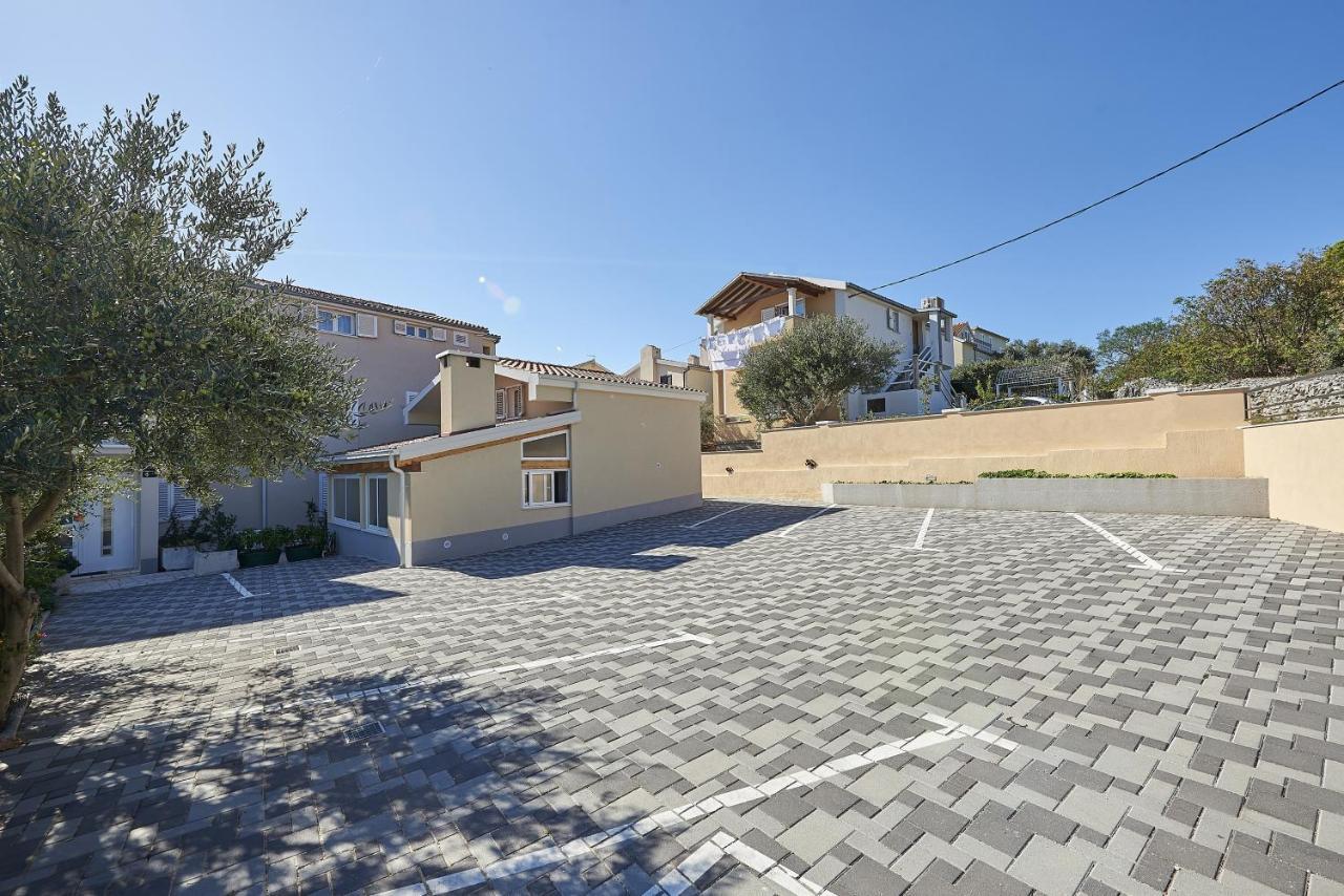 Apartments With A Parking Space Mavarstica, Ciovo - 17803 Trogir Exterior photo
