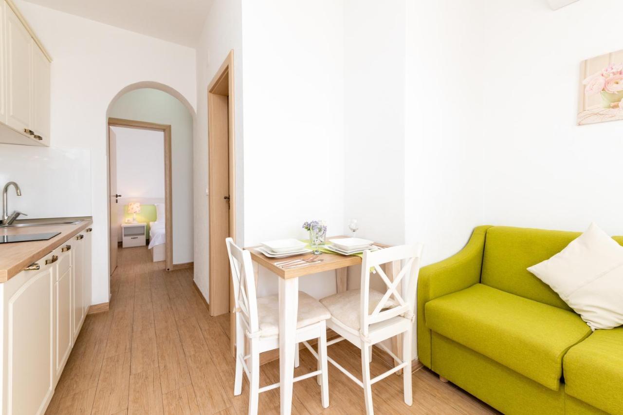 Apartments With A Parking Space Mavarstica, Ciovo - 17803 Trogir Exterior photo