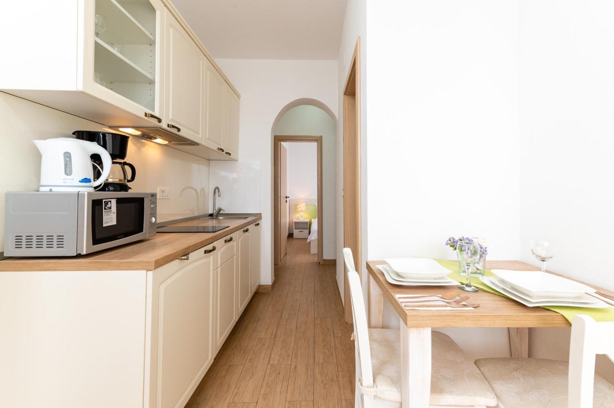 Apartments With A Parking Space Mavarstica, Ciovo - 17803 Trogir Room photo