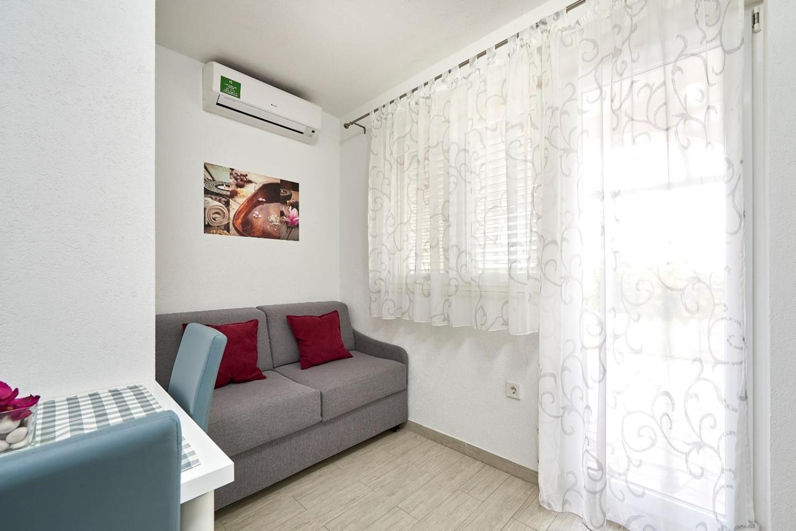Apartments With A Parking Space Mavarstica, Ciovo - 17803 Trogir Room photo